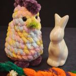 Kolorowa kurka szydełkowa handmade maskotka dekoracja wielkanocna 12 cm - Mała kurka kolorowa