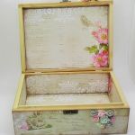 Szkatułka z kwiatami i ptaszkiem - wnętrze szkatułki