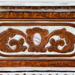 Rzeźbiony kufer, mebel z historią, shabby chic, siedzisko - 