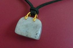 Labradoryt, kamień transformacji, oryginalny wisiorek-torebka