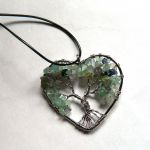 Wire wrapping, wisiorek z fluorytem, serce - 