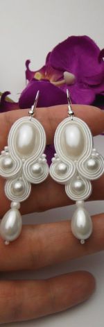 Ślubne kolczyki perłowe sutasz perły białe