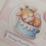 Kartka na Pierwszy Roczek urodziny żyrafka na torcie - Kartka na Pierwszy Roczek urodziny żyrafka na torcie