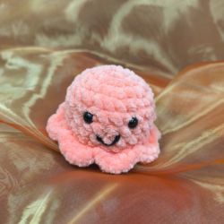 Ręcznie robiona meduza amigurumi – maskotka handmade ciemny róż