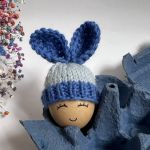 Czapeczka na jajka wielkanocne, uszy (nieb-błęk) - Czapeczka z uszami zająca na jajka wielkanocne