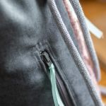 Szaro-różowy plecak z przednią kieszenią - 