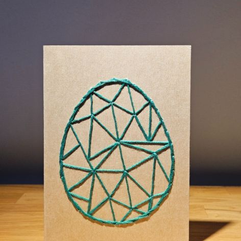 Kartka Wielkanocna - ręcznie haftowana - Pisanka zielona