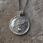 Yin i yang w deseniu - równowaga w srebrze