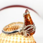 Srebrny pierścionek z bursztynem bałtyckim. - pierścionek z bursztynem