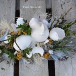 stroik wielkanocny z kurą porcelanową - 