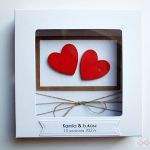 Kartka NA ŚLUB - czerwone serca - Biało-brązowa kartka ślubna z sercami
