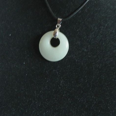 Jasnozielony awenturyn, kółko z dziurką, wisiorek uniseks