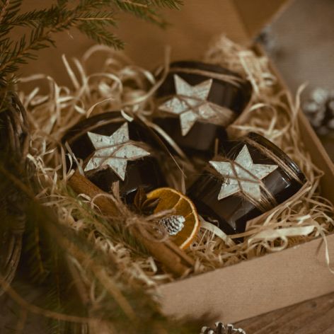 Zestaw trzech świec sojowych na prezent o świątecznym zapachu