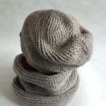 Komplet ręcznie robiony na drutach, beżowy melanż. - beżowy komplet