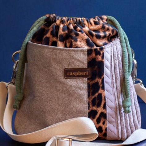 Patchworkowa listonoszka z kominem w panterkę