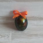 Efekt bursztynu w jajku akrylowym - Ozdoba wielkanocna