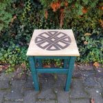 taboret lite drewno nowy celtycki dekor boho - taboret z drewna handmade celtycki wzór na siedzisku zielone nogi IfGift