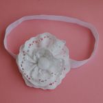 Opaska niemowlęca - "W bieli koronki" - 