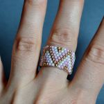 Pierścionek koralikowy biało-różowo-złoty 1 - pierścionek na prezent