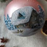 Ręcznie malowana bomkba zimowy krajobraz (1), 10 cm - Jedna strona