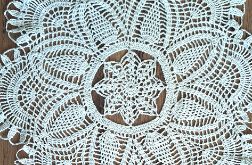 serwetka szydełkowa biała z srebrną nitką