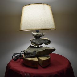 Lampa z kamieni naturalnych
