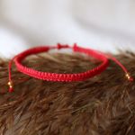 Czerwona bransoletka Relva - Czerowna bransoletka ze sznureczków
