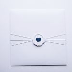 Kartka na Komunię ręcznie robiona niebieska - Kartka na Komunię w ozdobionej kopercie