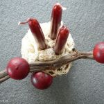 Trzy bordowe świece w korze - 