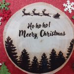 Świąteczna dekoracja plaster drewna z grawerem - Wersja nr 2 – nadruk „HO HO HO Merry Christmas”