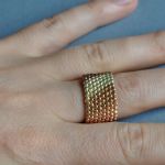 Pierścionek koralikowy złoty 5 - pierścionek na prezent