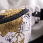 Duża welurowa nerka ecru w kwiaty - 