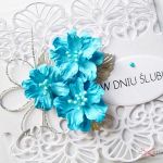Kartka ŚLUBNA biało-niebieska - Pamiątka ślubu z niebieskimi kwiatami