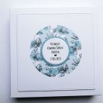 Kartka komunijna ręcznie robiona z kwiatami  - KArtka na Komunię w ozdobionym pudełku