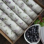 Serweta różyczki fioletowo - wrzosowe - Tekstylia stołowe