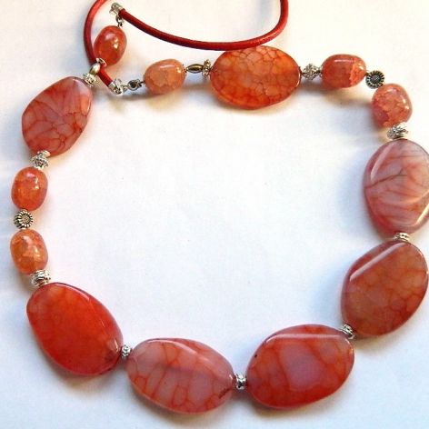 Agat pajęczy w odcieniach czerwieni, oryginalny naszyjnik