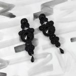 Kolczyki "BLACK ORCHIDS" z sutaszu - Więcej zdjęć mozna obejrzeć tu: http://soutache-earrings.blogspot.com/2016/12/earrings-90-black-orchids.html