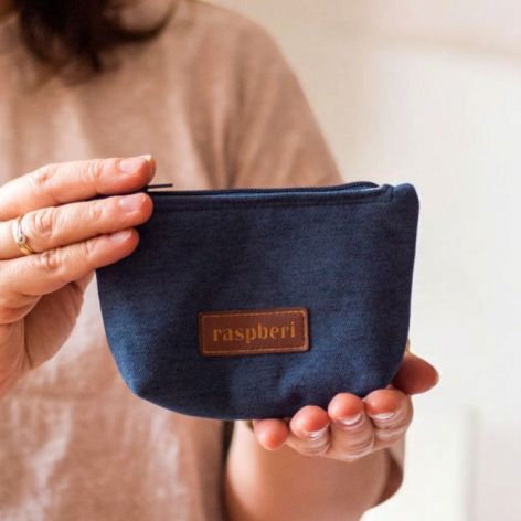 Granatowe etui na klucze I