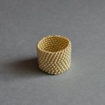 Pierścionek koralikowy złoty 1 - pierścionek obrączka