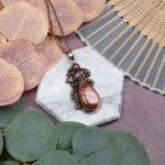 Miedziany ozdobny wisiorek z czerwonym jaspisem i granatem #545 - 