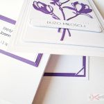 Kartka ŚLUBNA w bieli z fioletem - Kartka ślubna z fioletowymi kwiatami