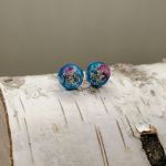 Kolczyki Niebieska Łąka – ręcznie robione kolczyki z żywicy z zatopionymi kwiatami - 3