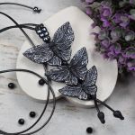 Długi wisior Czarne motyle - wisiorek motylki