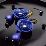 Eleganckie, niebieskie kolczyki kwiaty - niebieskie kolczyki kwiaty