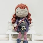 Lalka szydełkowa z misiem w torebce - lalka handmade