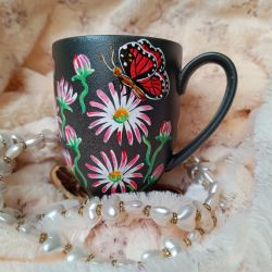 Ręcznie malowany epickie stokrotki i motyle kubek 400 ml.