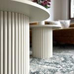 Zestaw dwóch stolików kawowych w kolorze jasnego beżu Ø 70 & Ø 53 cm - 