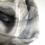 Apaszka minimalistyczna jedwabna czarno-szaro pasiasta malowana - Apaszka minimalistyczna jedwabna czarno-szaro pasiasta malowana  RozynekArt