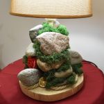 Lampa z kamieni naturalnych z dodatkiem mchu i sznura - Chrobotek ,kamień,róża
