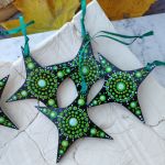 Świąteczne gwiazdki – ręcznie malowane zawieszki na choinkę - 3